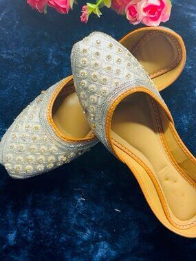 Women’s Punjabi Jutti - Silver Embroidered Mojari - Comfortable Wedding Shoes